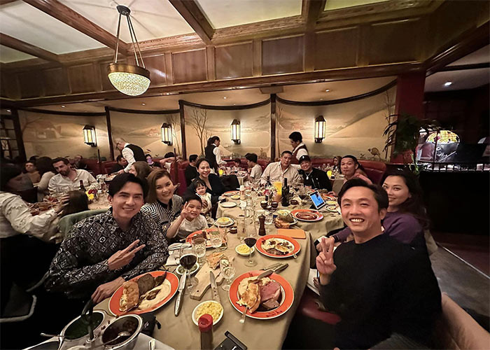 Đan Trường cùng vợ cũ và con trai gặp gỡ gia đình Đàm Thu Trang - Cường Đô la ở Mỹ.