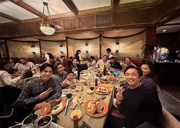 Đan Trường cùng vợ cũ và con trai gặp gỡ gia đình Đàm Thu Trang - Cường Đô la ở Mỹ.