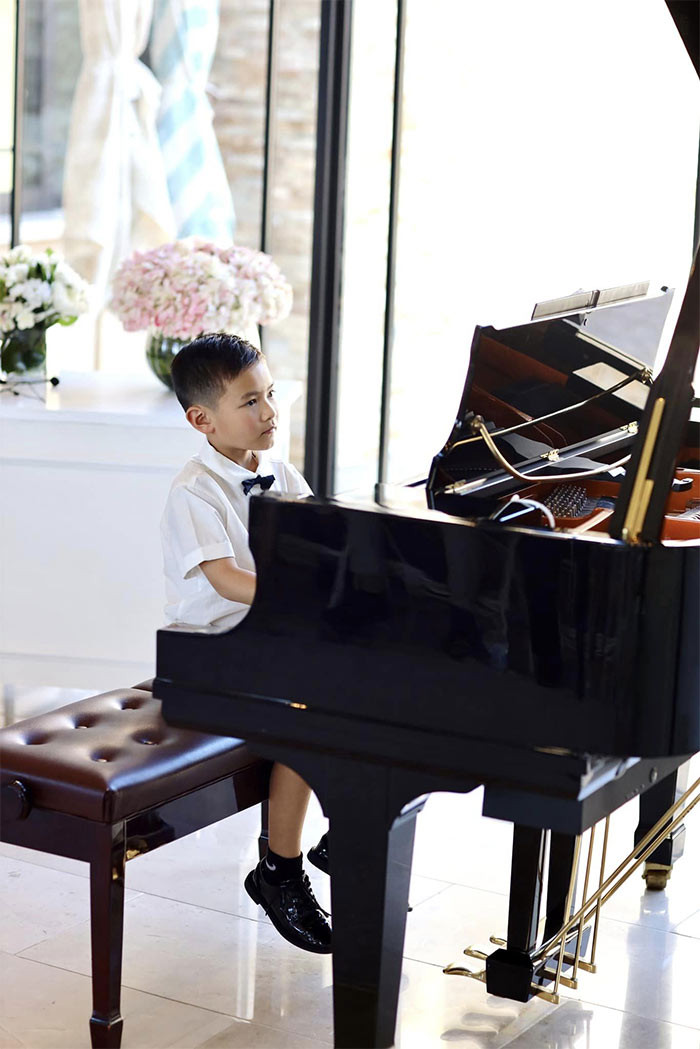 Con trai Đan Trường đam mê ca hát, đàn, nhảy và được cho là có gen nghệ thuật của bố.