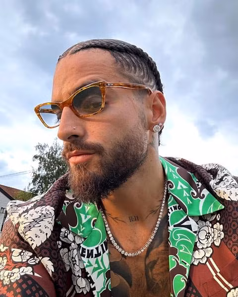 Giọng ca người Colombia từng được nhiều đề cử giải thưởng âm nhạc uy tín như Grammy, MTV, Billboard. Năm 2020, anh giành giải MTV MV xuất sắc nhất dòng nhạc Latin. (Ảnh: Instagram)