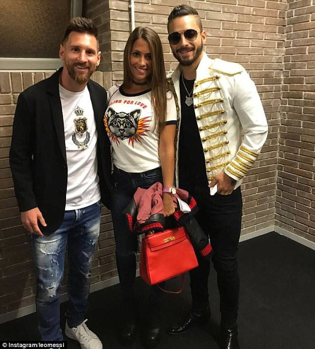 Theo chia sẻ của Maluma trên trang cá nhân, MV được quay vào ngày 4/8/2023. Truyền thông cho rằng sở dĩ rapper người Colombia nhận được sự ưu ái này là do anh quen biết Messi từ lâu. (Ảnh: Instagram)