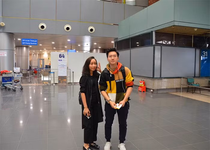 Tuy nhiên, sau khi tốt nghiệp trung học, Anh Duy lại không đi theo con đường nghệ thuật giống các thành viên trong gia đình mà sang Australia du học ngành Bác sĩ Y khoa tại trường Đại học Melbourne.