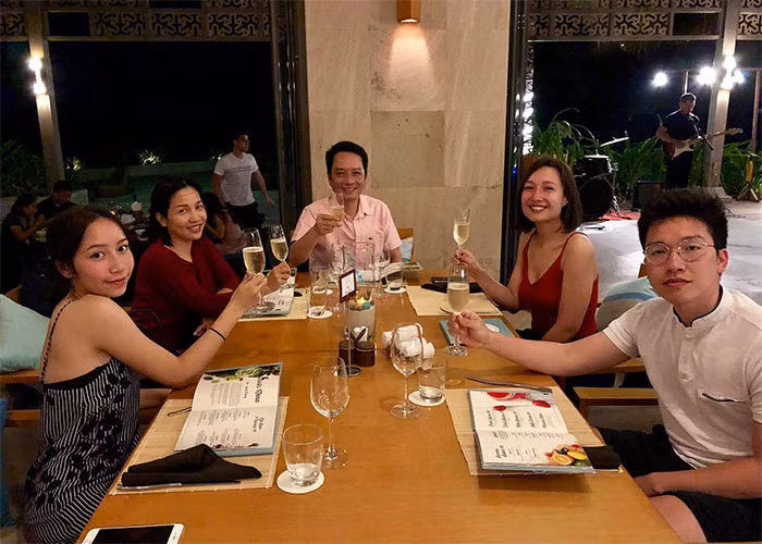 Hình ảnh hạnh phúc của gia đình Anh Quân và Mỹ Linh.