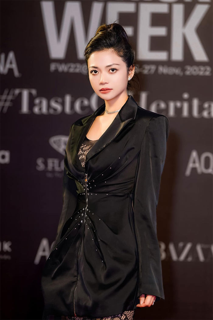 Khi đang trên đà sự nghiệp phát triển rực rỡ, Kiều Anh bất ngờ rút lui khỏi phim ảnh. Sau này người hâm mộ mới biết cô đã làm mẹ đơn thân nhiều năm qua.