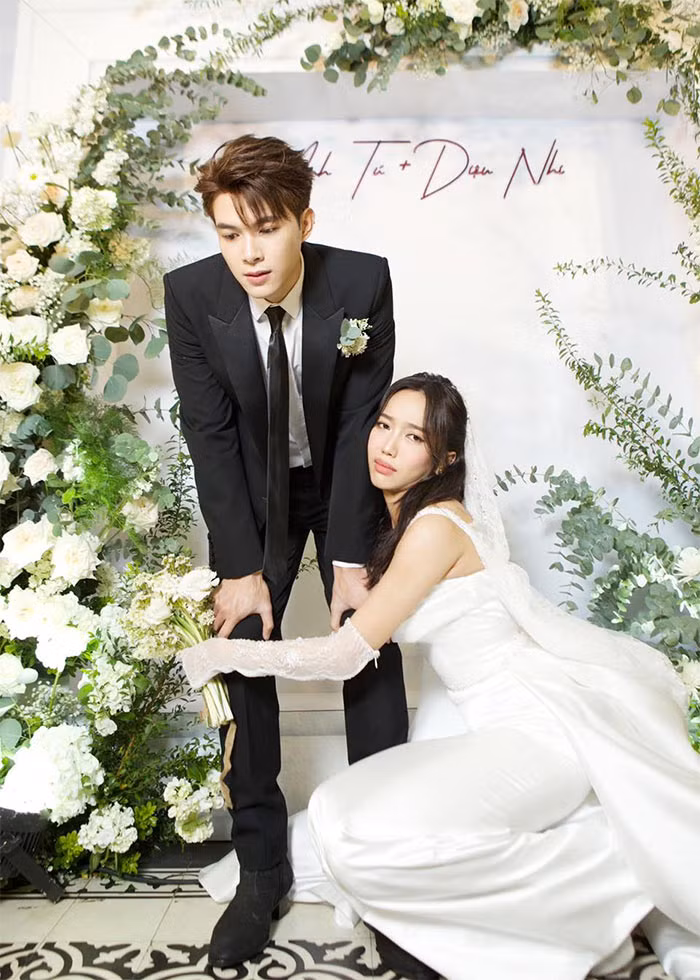 Trước đám cưới, nhiều thông tin và ảnh chụp được khi Diệu Nhi mang bầu và cho rằng nữ diễn viên đã sinh con cho Anh Tú trước khi diễn ra đám cưới. Tuy nhiên, cả hai đều giữ im lặng trước tin đồn này.