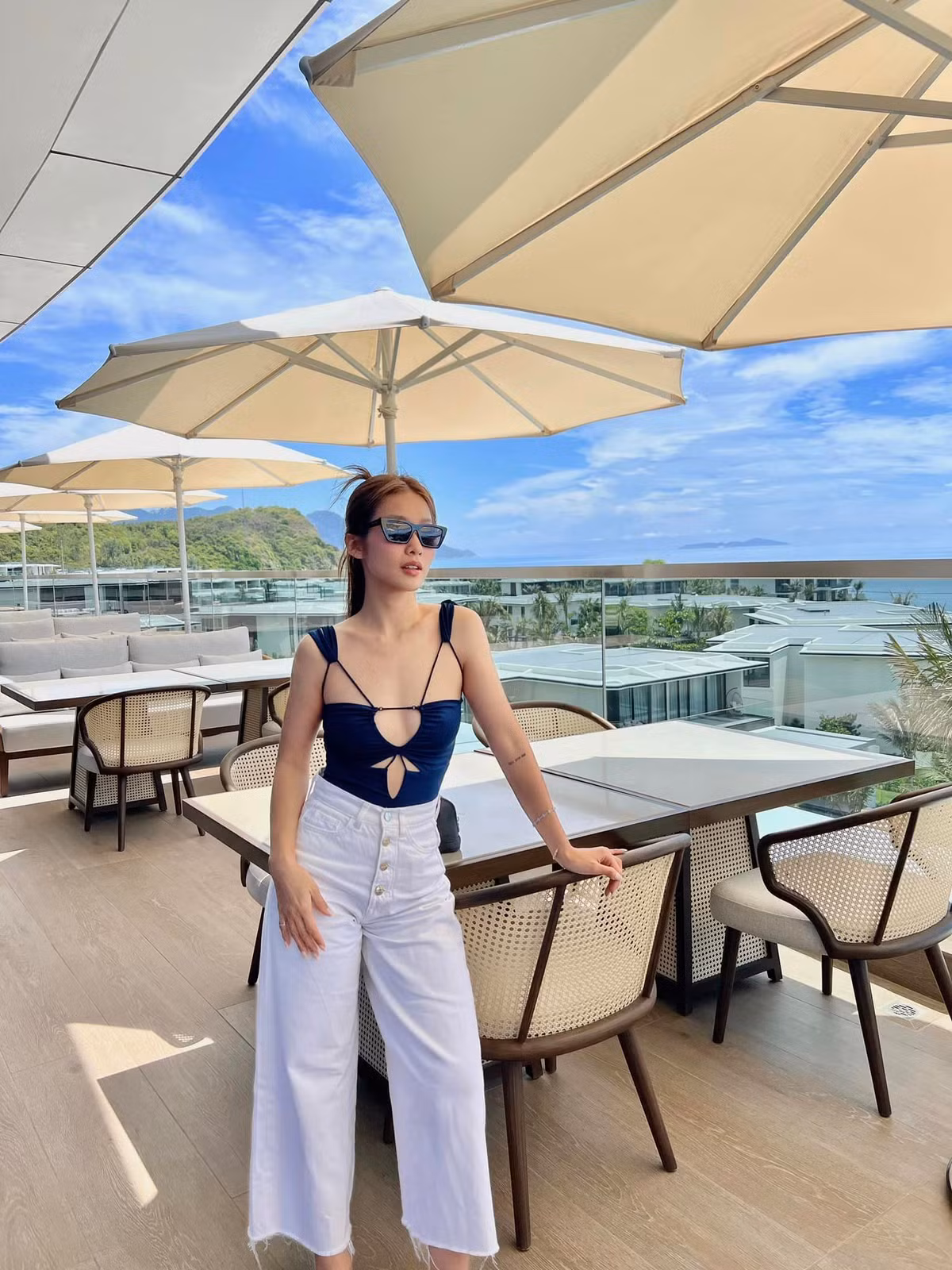 Mới đây, trên trang cá nhân, Khả Ngân khoe loạt ảnh check-in tại Nha Trang.