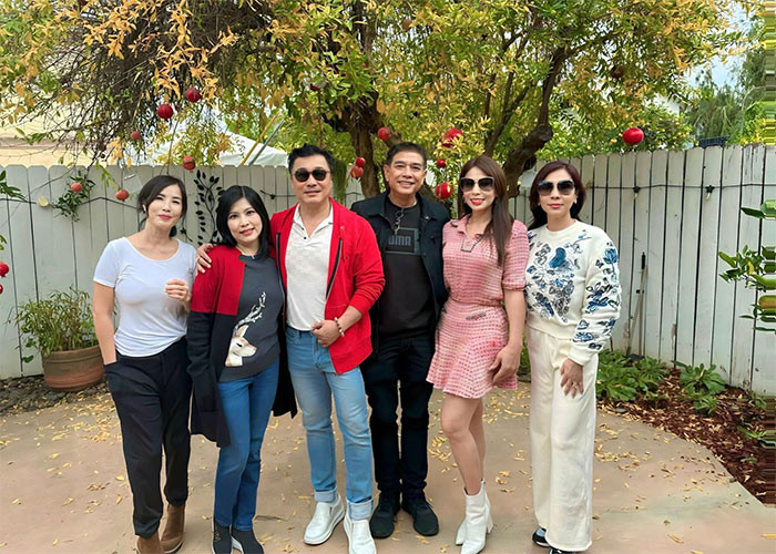 Lê Tuấn Anh gặp gỡ Lý Hùng, Lý Hương và bạn bè học khóa 1 lớp diễn viên tại đất Mỹ.