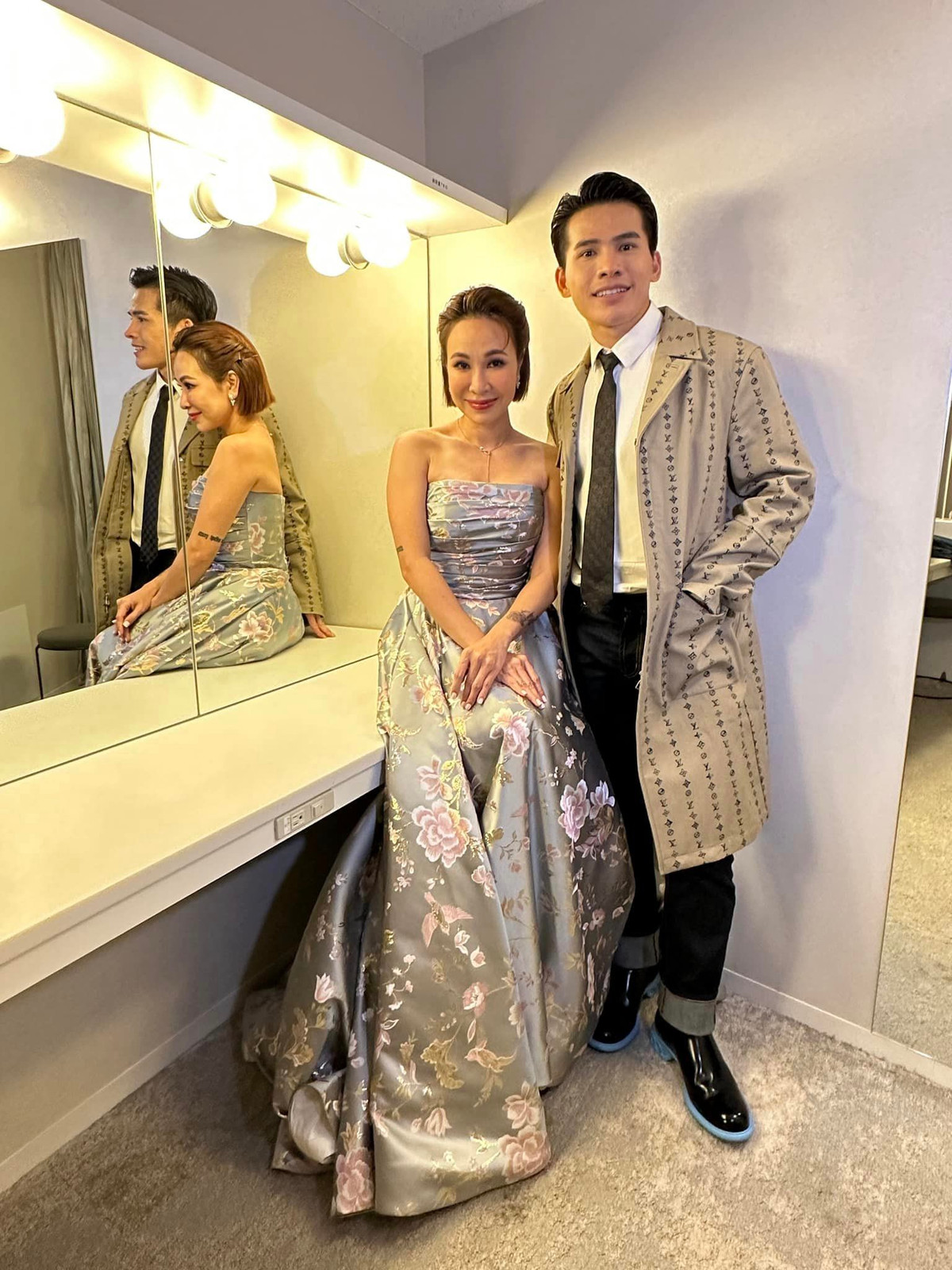 Dù là ngôi sao khép kín và ít chia sẻ trên truyền thông nhưng ngoài đời, giọng ca sinh năm 1987 khá sôi nổi. Cô vẫn giữ mối quan hệ thân thiết với người bạn thân khác giới là ca sĩ Quốc Thiên - Quán quân Vietnam Idol 2008.