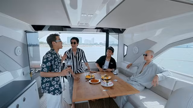 Hình ảnh của nhóm Cityboy trong "Biệt dược đen". Diễn viên Bình An cũng "lột xác" với vai công tử ăn chơi. Ảnh: VFC/VTV.