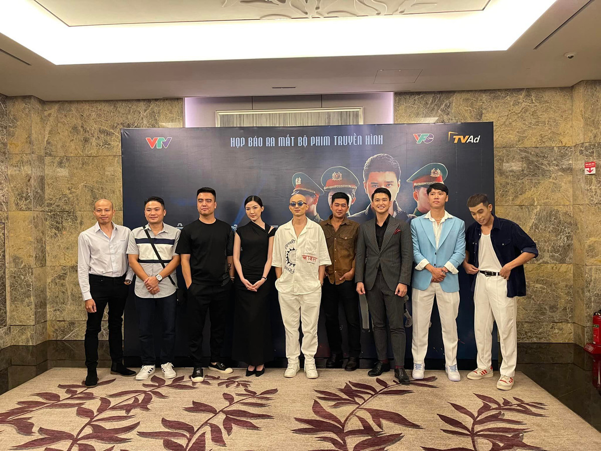 "Biệt dược đen" sẽ lên sóng VTV3 vào tháng 9 sau khi bộ phim "Món quà của cha" kết thúc. Phim mới có sự góp mặt của dàn diễn viên trẻ quen mặt như: Bảo Anh, Huỳnh Anh, Lương Thanh, Hoàng Anh Vũ... Ảnh: FB Huỳnh Anh.