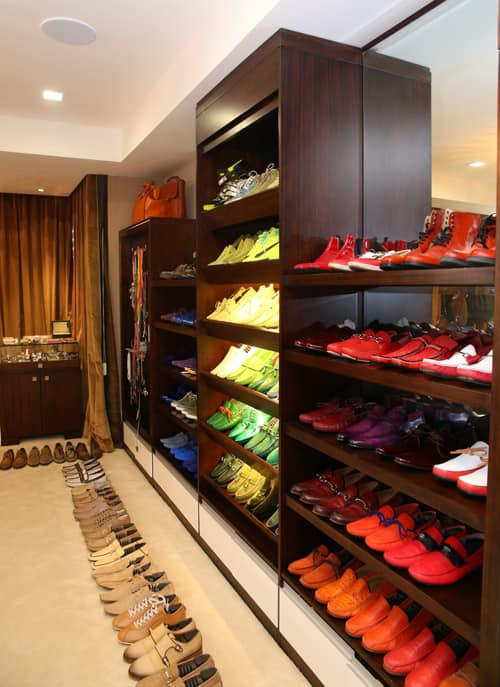 Nam ca sĩ cho biết: "Hình ảnh hiện tại mang tính chất minh họa thôi. Lúc lên danh sách bán và đăng hình thì mới là sản phẩm mà mọi người sẽ chọn và chốt".