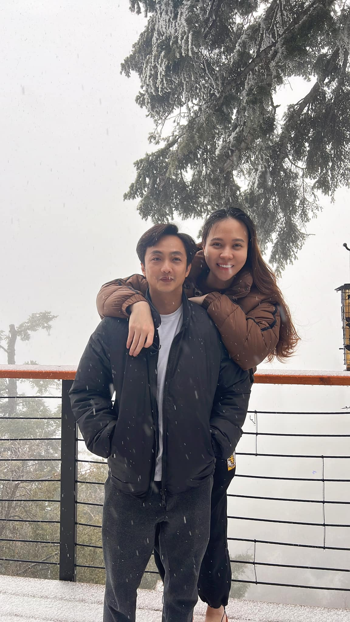 Vợ chồng Cường Đô la thoải mái chia sẻ khoảnh khắc lãng mạn, gia đình hạnh phúc lên trang cá nhân.