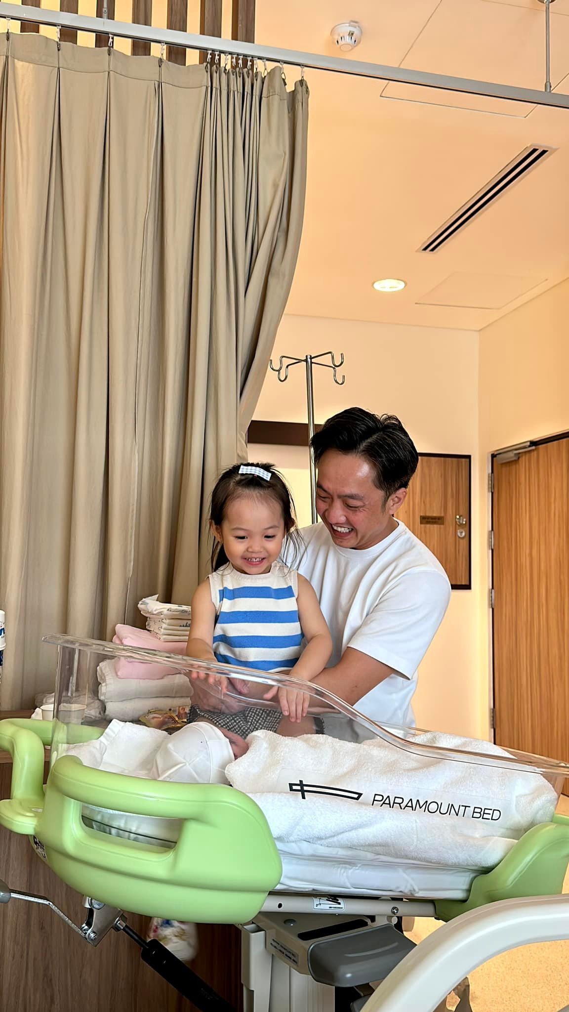 Từ lâu, Đàm Thu Trang đã khiến bao chị em ghen tỵ khi có ông xã vừa giỏi kinh doanh lại khéo chiều vợ, chăm con.