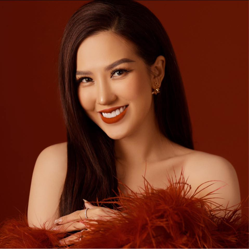 Nữ MC xinh đẹp coi đây như một bài học và lời cảnh tỉnh cho các fan nữ đừng vì sự hâm mộ của mình mà trao tất cả mọi thứ cho thần tượng.