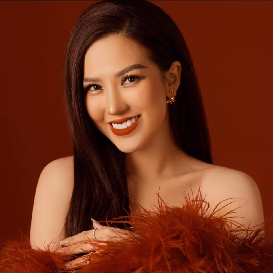 Nữ MC xinh đẹp coi đây như một bài học và lời cảnh tỉnh cho các fan nữ đừng vì sự hâm mộ của mình mà trao tất cả mọi thứ cho thần tượng.