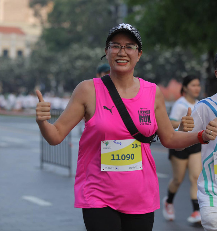 Cựu người mẫu cho biết, thời gian này cô tăng 8 kg nên không tránh được vòng hai cũng tăng theo.