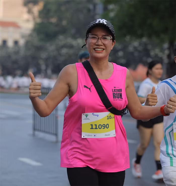 Cựu người mẫu cho biết, thời gian này cô tăng 8 kg nên không tránh được vòng hai cũng tăng theo.