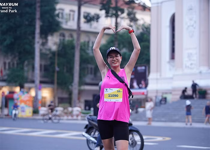 Vòng hai của Trang Trần to như người mang thai ở tháng thứ 4-5.