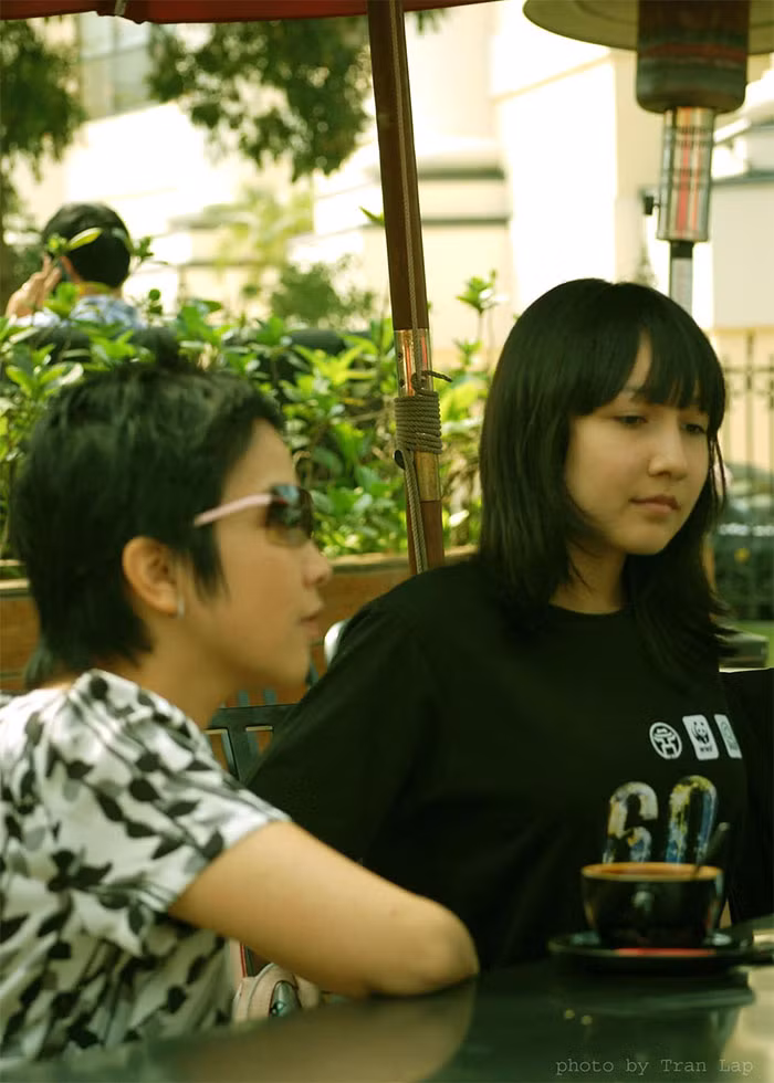 Mỹ Linh nổi tiếng là mẹ kế yêu thương con chồng. Với tâm niệm "yêu mọi thứ thuộc về chồng", nữ ca sĩ sinh năm 1975 đã yêu thương, chăm sóc Anna như chính con đẻ từ những ngày đầu cô với Anh Quân về chung một nhà. (Ảnh: FBNV)