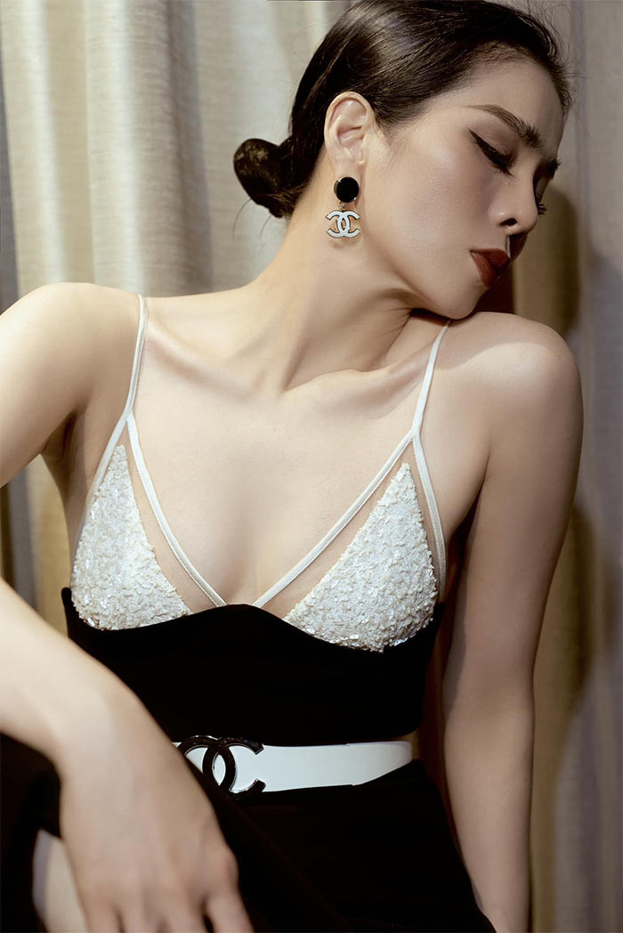 "Nữ hoàng bolero" rất tự tin mỗi khi mặc trang phục khoe ba vòng bắt mắt.