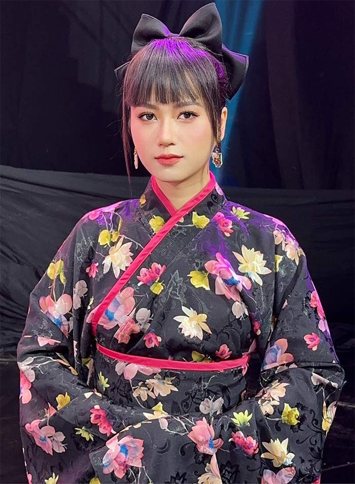 Nhiều người ngạc nhiên khi bà mẹ hai con thăng hạng nhan sắc trông thấy. Cô trẻ ra rất nhiều so với cách đây không lâu.