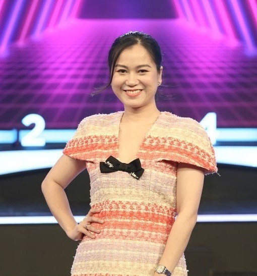 Sau khi sinh hai con trai, Lâm Vỹ Dạ phát tướng nên trông cô luôn già hơn so với tuổi.