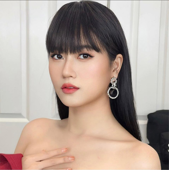 Nhan sắc nữ diễn viên hài nhận được nhiều lời khen từ bạn bè và khán giả vì các đường nét trên khuôn mặt hài hòa thanh tú hơn.