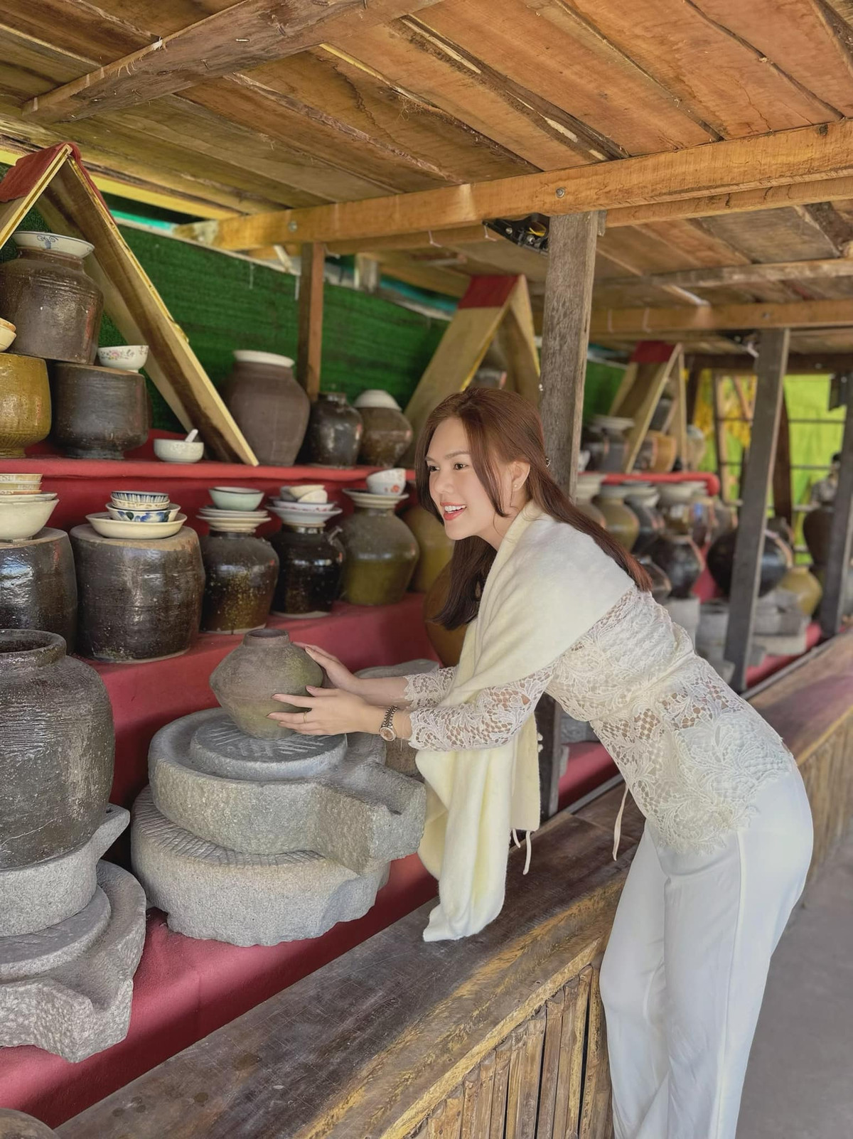 Sau những gì đã trải qua, Ngọc Trinh luôn biết tận hưởng cuộc sống một cách trọn vẹn nhất từ những đồng tiền do bản thân mình vất vả làm ra.