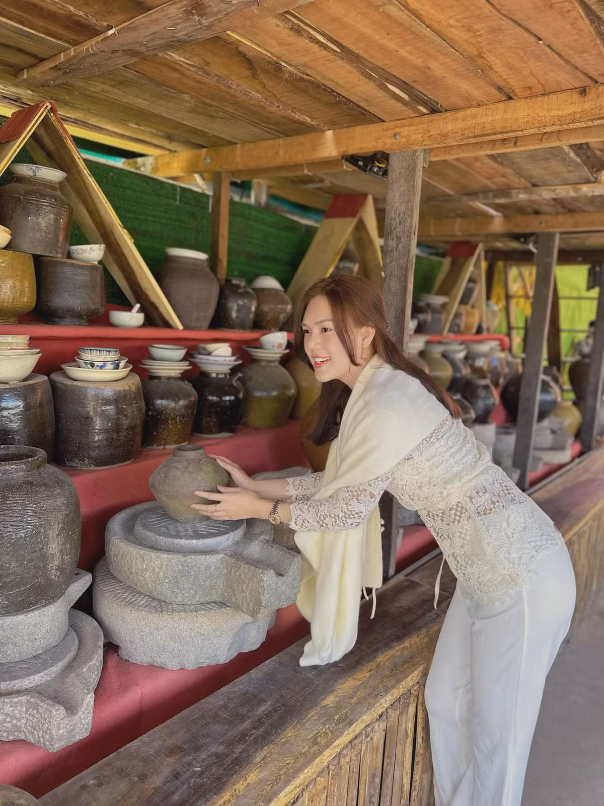 Sau những gì đã trải qua, Ngọc Trinh luôn biết tận hưởng cuộc sống một cách trọn vẹn nhất từ những đồng tiền do bản thân mình vất vả làm ra.