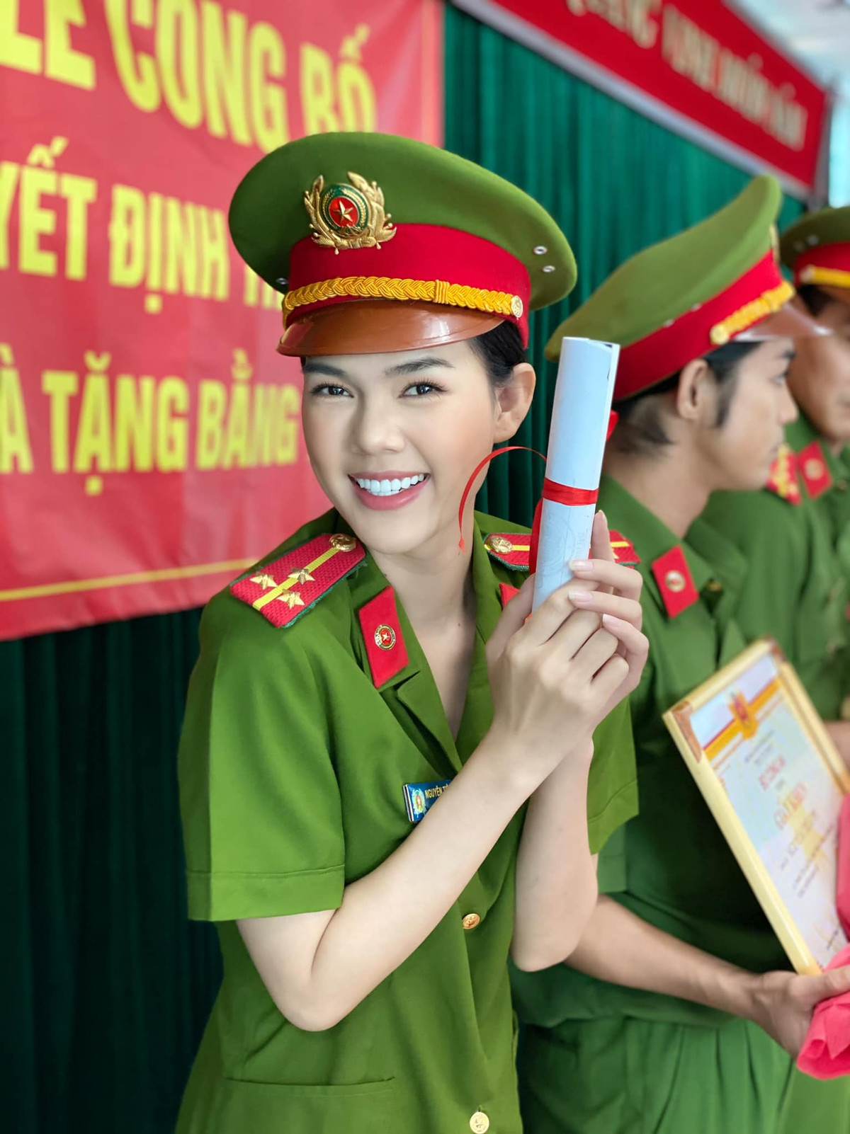 Sau 2 năm xuống tóc vì trầm cảm, Ngọc Trinh nhanh chóng vực lại tinh thần và trở lại mạnh mẽ với nghệ thuật. Cô tham gia bộ phim "Mẹ trùm" của HTV7 với vai nữ cảnh sát ngầm. Bộ phim của đạo diễn Hồng Chi mới đoạt giải Vàng Liên hoan Truyền hình toàn quốc lần thứ 41.