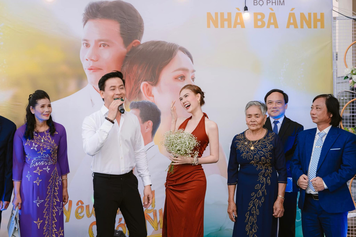 Người mẫu từng xuống tóc có duyên với những vai nghèo khổ.