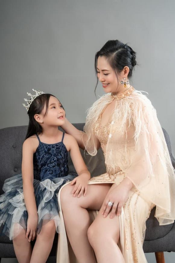 Trước khi quay lại với phim truyền hình, Thu Hiền vắng bóng khỏi showbiz một thời gian dài để tập trung cho kinh doanh và làm mẹ đơn thân của cô con gái nhỏ.