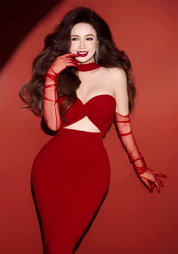 Người đẹp sinh năm 1976 cho biết, một năm sau khi chia tay người chồng thứ 4 cô không nghĩ tới chuyện hẹn hò nữa nhưng giờ thì Hoàng Yến đã khác. Tuy nhiên cô chỉ sẵn sàng cho mối quan hệ yêu đương tiếp theo chứ không nghĩ tới chuyện kết hôn lần thứ 5.