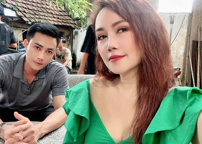 Hoàng Yến đang đảm nhận vai chị Lệ bán nước lẳng lơ trong phim "Làng trong phố".