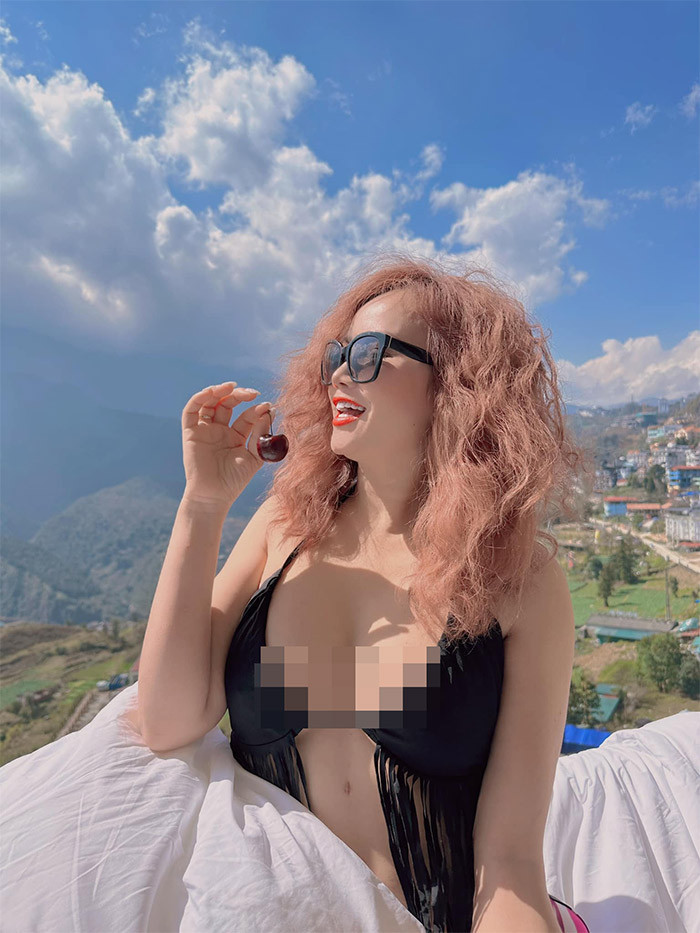 Hiện tại, ngoài đóng phim, Hoàng Yến còn kinh doanh mỹ phẩm để có thêm thu nhập.