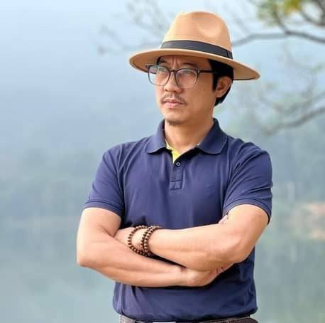 "Tôi tự nhận mình là ông bố của gia đình, vừa làm bố vừa làm mẹ nên tôi cũng muốn bù đắp cho các con nhiều hơn. Hiện tại, tôi thấy hạnh phúc với những gì mình đang có", diễn viên Thanh Bình tâm sự với Dân Trí.