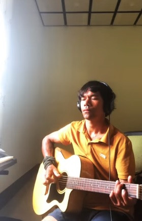 Vài năm trở lại đây, chàng trai người dân tộc Chu Ru chăm đăng hình ảnh tập luyện ca hát và đánh đàn lên trang cá nhân. Anh nhận được nhiều lời khuyên mong sớm trở lại.