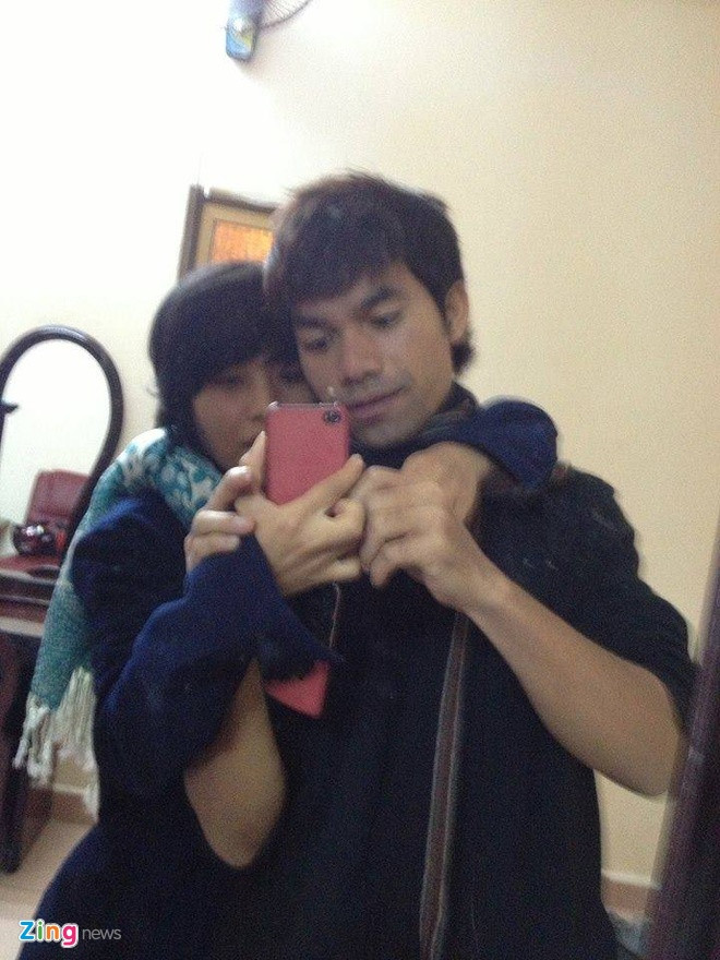 Bước ra từ cuộc thi, Quán quân Vietnam Idol 2012 có sự nghiệp khá mờ nhạt dù đi diễn và ra mắt một vài sản phẩm âm nhạc. Đến năm 2014, hình ảnh của Ya Suy bị ảnh hưởng nghiêm trọng khi anh vướng ồn ào có con với bạn gái cũng là fan của anh. Thậm chí, sau bài chia sẻ trên Zing, nam ca sĩ còn bị chỉ trích gay gắt khi cho rằng không thể đánh mất tương lai vì phút bồng bột của tuổi trẻ. Anh cho biết không muốn kết hôn và nghĩ nhận nuôi con là xong, thế nhưng bên phía họ có thể đã có tính toán. Ảnh: Zing.