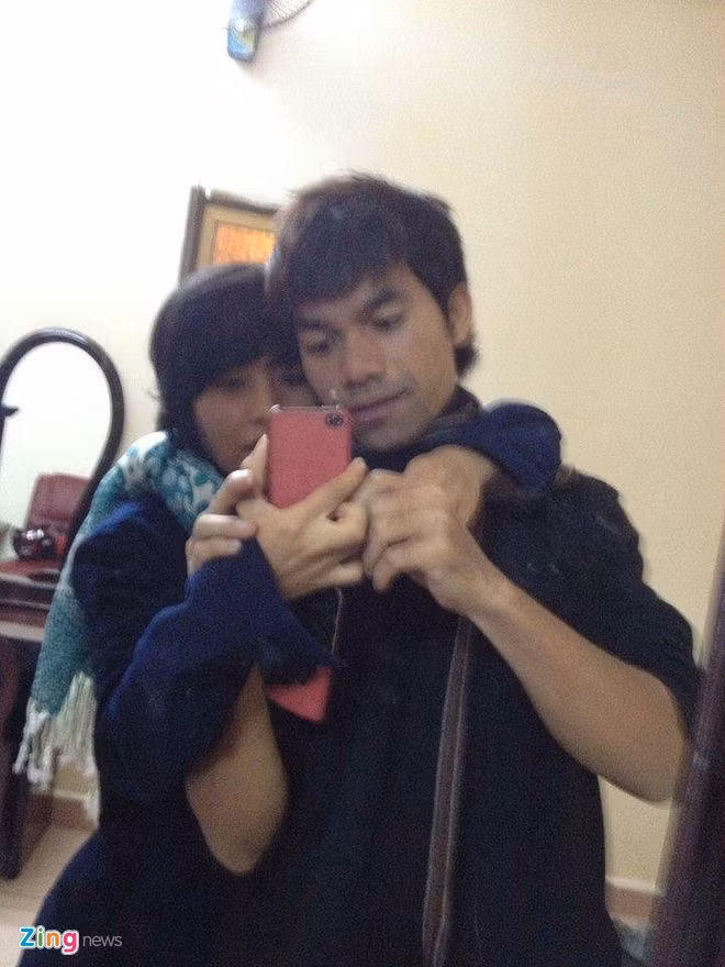 Bước ra từ cuộc thi, Quán quân Vietnam Idol 2012 có sự nghiệp khá mờ nhạt dù đi diễn và ra mắt một vài sản phẩm âm nhạc. Đến năm 2014, hình ảnh của Ya Suy bị ảnh hưởng nghiêm trọng khi anh vướng ồn ào có con với bạn gái cũng là fan của anh. Thậm chí, sau bài chia sẻ trên Zing, nam ca sĩ còn bị chỉ trích gay gắt khi cho rằng không thể đánh mất tương lai vì phút bồng bột của tuổi trẻ. Anh cho biết không muốn kết hôn và nghĩ nhận nuôi con là xong, thế nhưng bên phía họ có thể đã có tính toán. Ảnh: Zing.