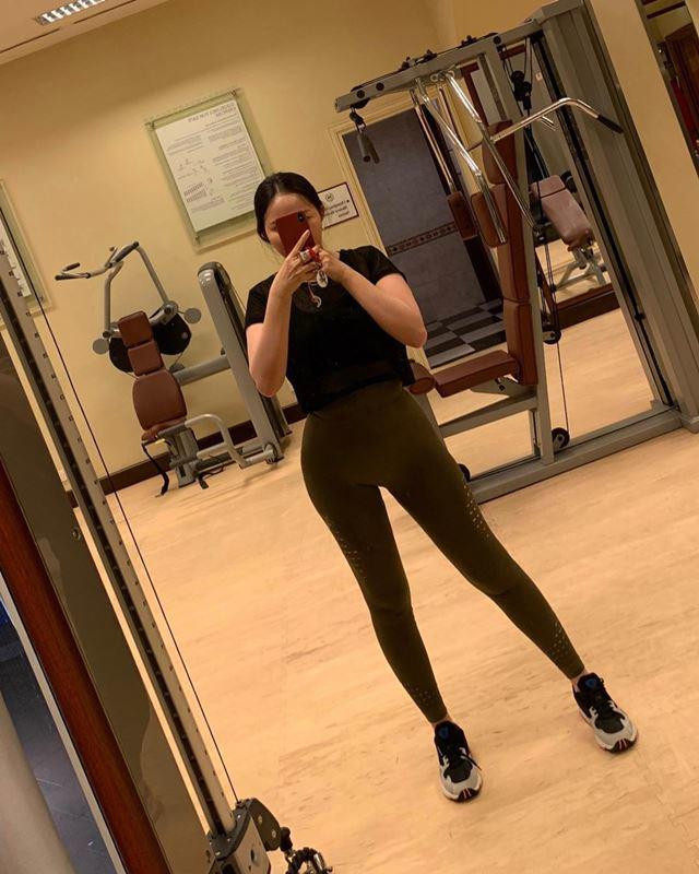 Dù trải qua quá trình giảm cân khắc nghiệt mà không phải chị em nào cũng dám thử nhưng Phan Như Thảo đưa ra lời khuyên bổ ích. Đó là mọi người phải giữ cho mình tinh thần lạc quan, yêu bản thân mình thì tự khắc muốn thay đổi. Trước khi có kế hoạch giảm cân, theo chia sẻ của Thảo trên "Tôi mới", mọi người nên đi kiểm tra body xem cơ thể đốt bao nhiêu calo trong một ngày. Ví dụ đốt 150 calo thì chỉ nên nạp dưới 150 calo và tập thể dục để đốt thêm calo thì mới giảm cân được. Từ đó, mình mới có thể lựa chọn chế độ ăn uống phù hợp với bản thân.