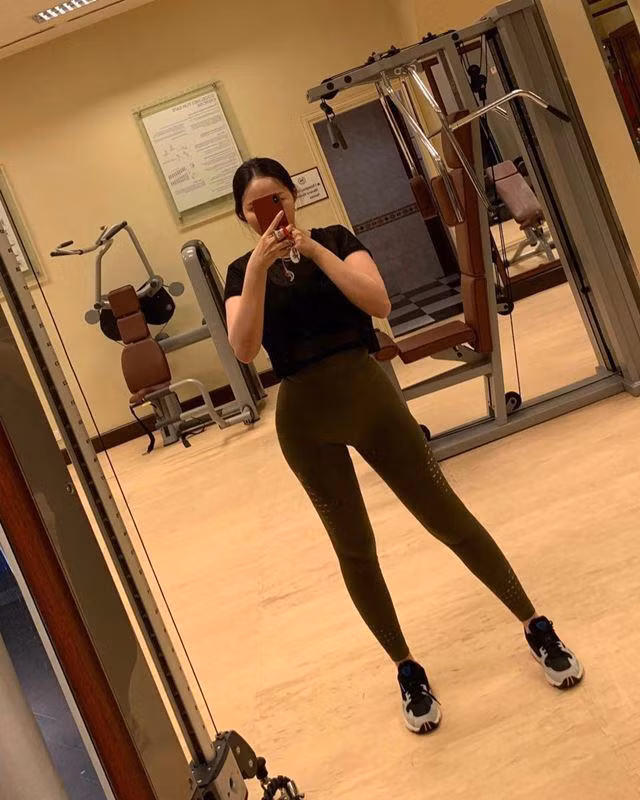 Dù trải qua quá trình giảm cân khắc nghiệt mà không phải chị em nào cũng dám thử nhưng Phan Như Thảo đưa ra lời khuyên bổ ích. Đó là mọi người phải giữ cho mình tinh thần lạc quan, yêu bản thân mình thì tự khắc muốn thay đổi. Trước khi có kế hoạch giảm cân, theo chia sẻ của Thảo trên "Tôi mới", mọi người nên đi kiểm tra body xem cơ thể đốt bao nhiêu calo trong một ngày. Ví dụ đốt 150 calo thì chỉ nên nạp dưới 150 calo và tập thể dục để đốt thêm calo thì mới giảm cân được. Từ đó, mình mới có thể lựa chọn chế độ ăn uống phù hợp với bản thân.