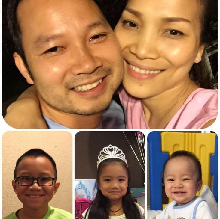 Trên trang cá nhân, ca sĩ Hồng Ngọc khoe ảnh tình cảm bên chồng là ông bầu Thomas Tâm, ghép cùng ảnh 3 người con: Chấn Hưng (17 tuổi), Hồng Ân (11 tuổi) và Chấn Hào (8 tuổi). Bức ảnh gia đình được chụp vào năm 2016.