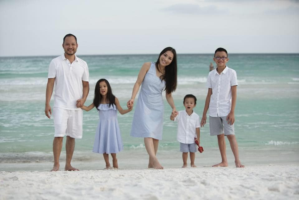  Giọng ca "Mắt nai cha cha cha" tái hôn với ông bầu Thomas Tâm vào năm 2009 sau khi đã trải qua một cuộc hôn nhân tan vỡ.