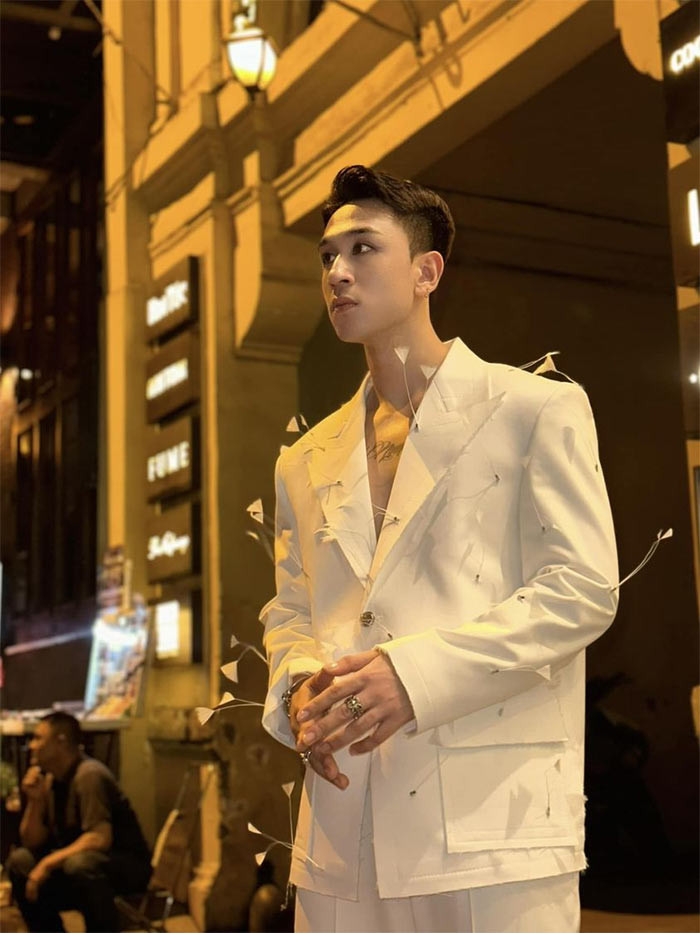 Năm 2022, quản lý của ca sĩ Đan Trường đã chia sẻ với VietNamNet về việc Dương Edward nhiều lần vi phạm bản quyền với 3 bài hit của nam ca sĩ Đan Trường. (Ảnh: FBNV)