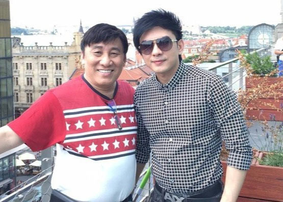 Ngày 30/10/2023, ông bầu Hoàng Tuấn cho biết sẽ theo đuổi tới cùng vụ kiện bản quyền đối với ca sĩ Dương Edward, rút đơn kiện đối với hai ca sĩ Bằng Cường và Thái Trinh bởi theo Hoàng Tuấn, phía Dương Edward không hề có thái độ cầu thị, hợp tác sau khi bị kiện. (Ảnh: Dân Việt)