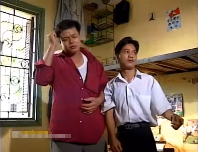 Từ hình ảnh chia sẻ của diễn viên Tùng Dương, có thể thấy hai nghệ sĩ bằng tuổi này vẫn giữ mối quan hệ thân thiết sau nhiều năm trong nghề. Dù có tuổi và vóc dáng gầy hơn xưa nhưng theo Tùng Dương, bạn đồng nghiệp của anh vẫn khỏe mạnh.