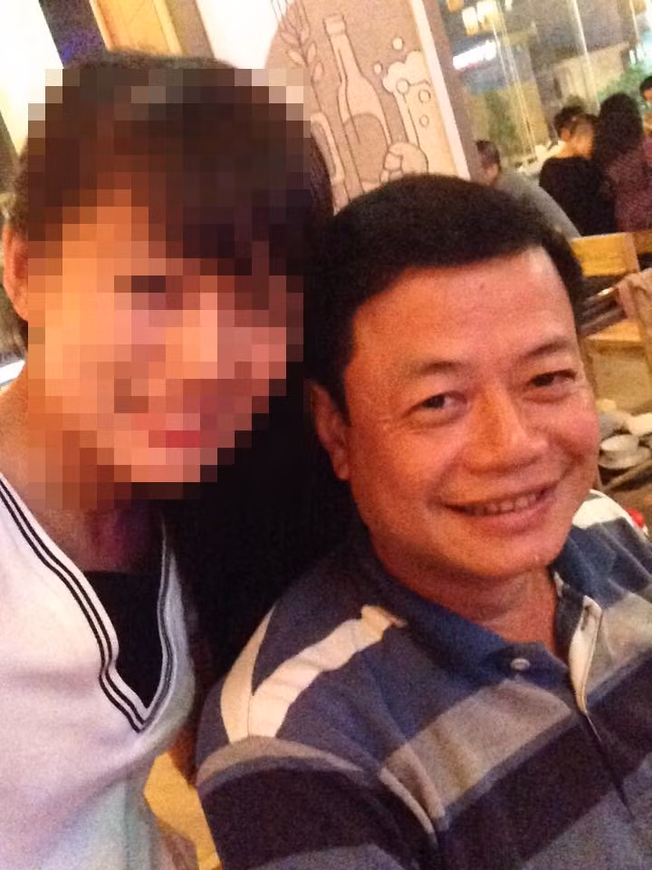 Trên trang cá nhân, hình ảnh của nam nghệ sĩ chủ yếu là ảnh do bạn bè và học trò chia sẻ cách đây 6-7 năm.