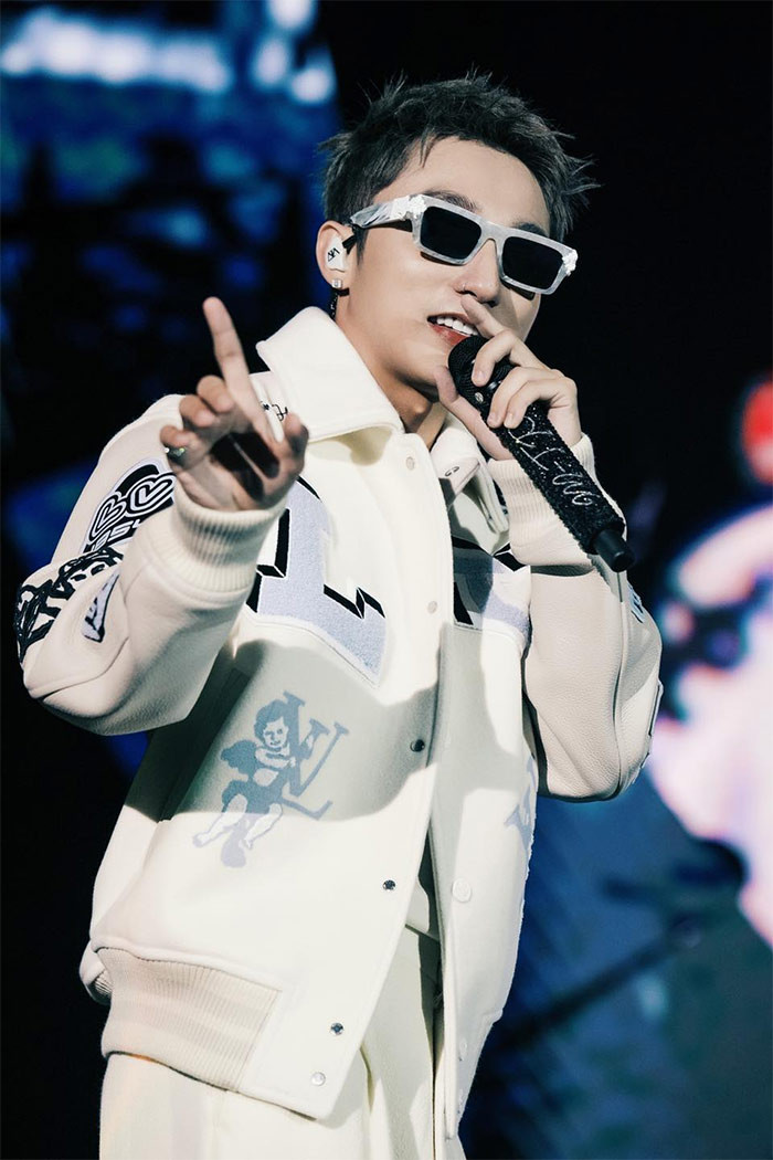 Năm 2015 Sơn Tùng tổ chức liveshow đầu tiên mang tên Liveshow MTP Ambition, với một lượng fan ủng hộ hùng hậu không thua kém ngôi sao Hàn Quốc nào. (Ảnh: FBNV)