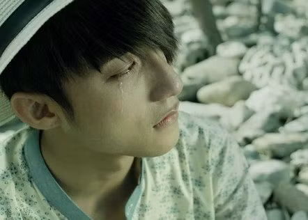 Không chỉ ca hát, chàng ca sĩ sinh năm 1994 còn ghi dấu ấn với điện ảnh khi vào vai chính trong "Chàng trai năm ấy". Có thể nói, Sơn Tùng là một ca sĩ trẻ thành công rực rỡ và tài năng của Vbiz. (Ảnh: Vietnamnet)