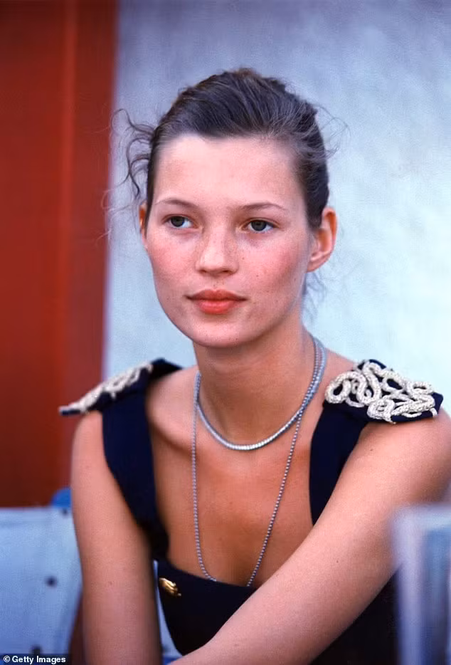 Người mẫu sinh năm 1974 nhanh chóng trở thành một trong những người mẫu nổi tiếng nhất vào đầu những năm 1990 dù bản thân cô lúc đó vẫn luôn tự ti về ngoại hình của mình. (Ảnh: Getty Images)